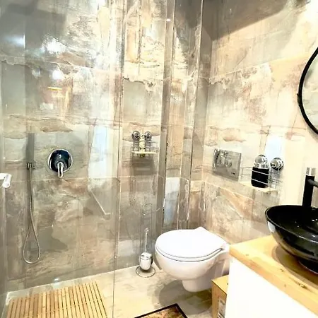 Center Apartment *