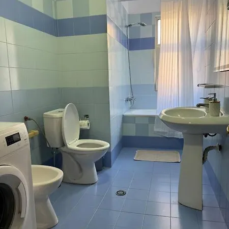 Center Apartment *